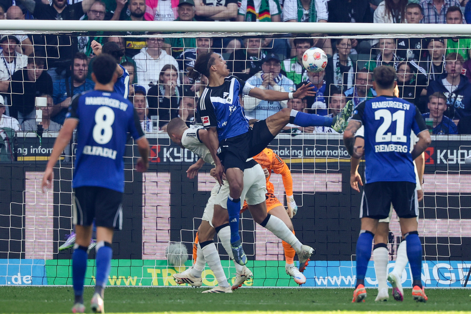 当日, 新华社发