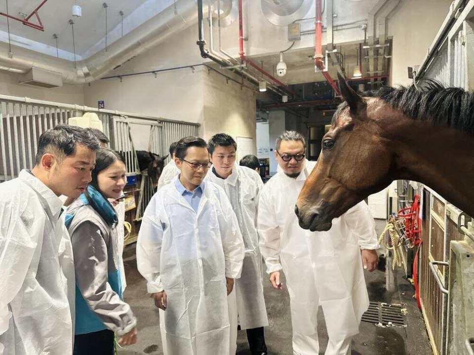 VzG, 球会与生命, AAak