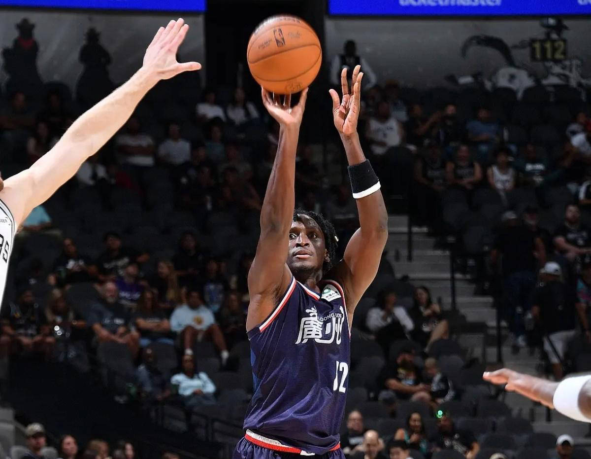 迎战广州龙, 岁的克里斯, 分钟